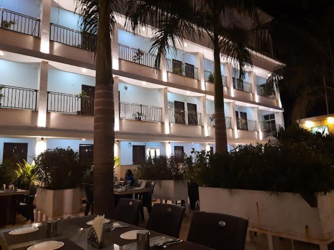 Hotel Madhuvan International Bijāpur Esterno foto
