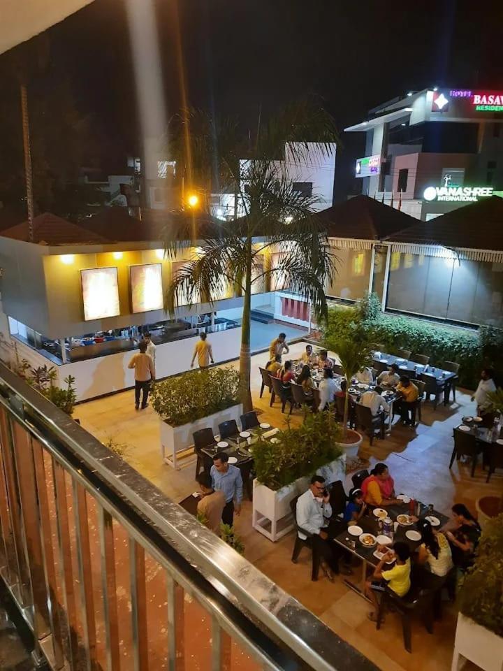Hotel Madhuvan International Bijāpur Esterno foto