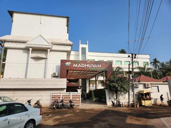 Hotel Madhuvan International Bijāpur Esterno foto
